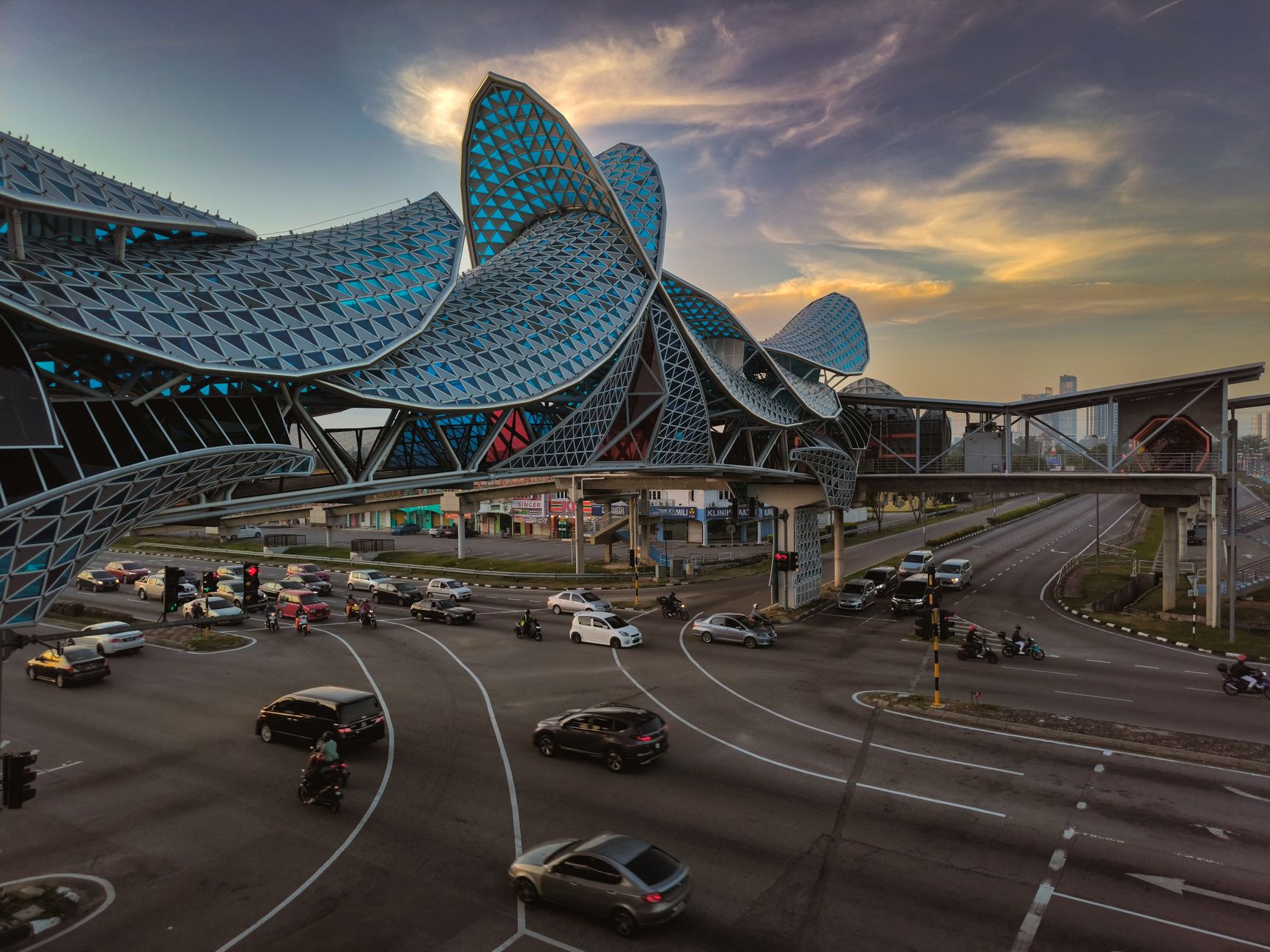 kuala lumpur city street traffic night