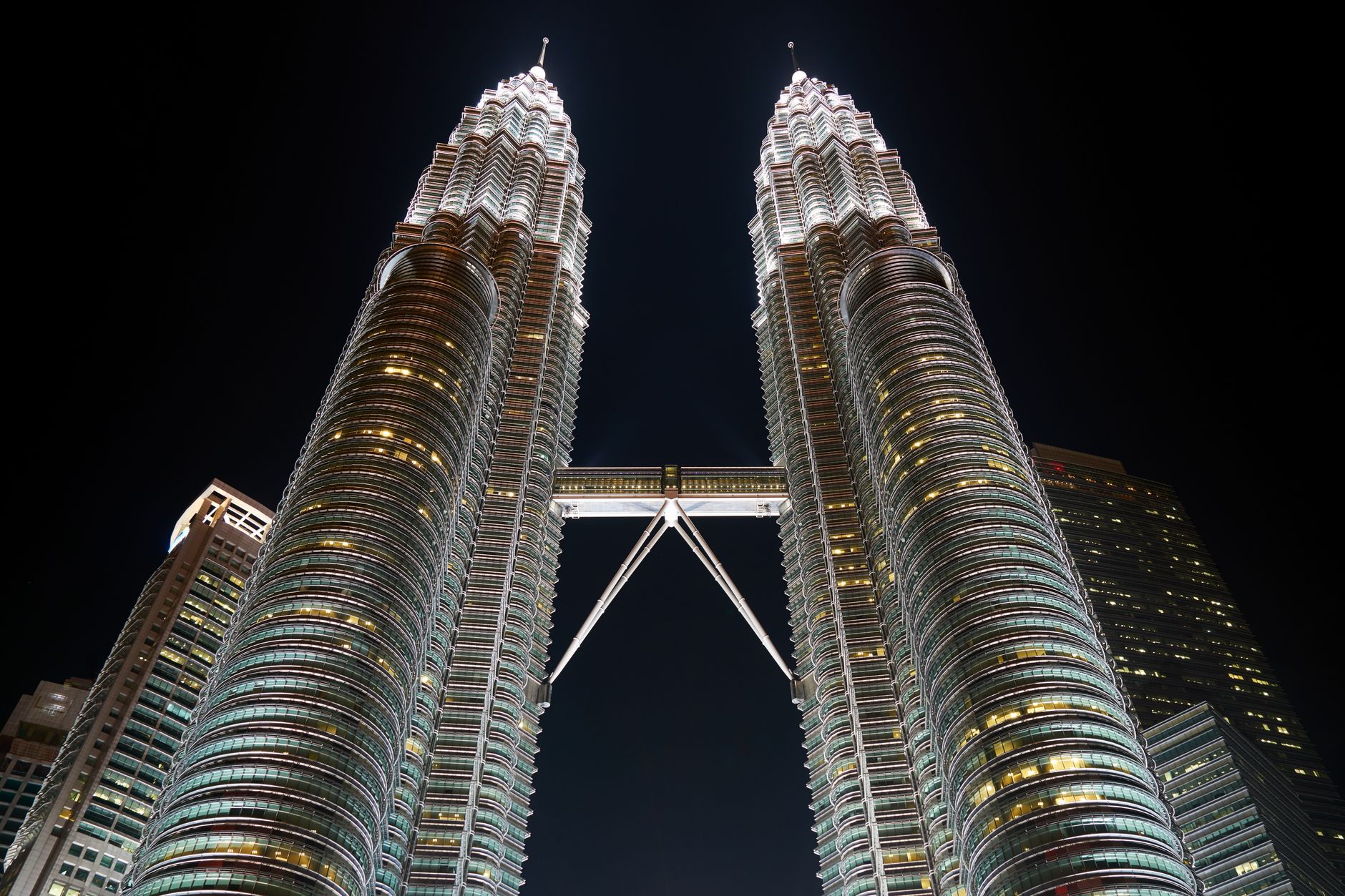 kuala lumpur petronas towers evening