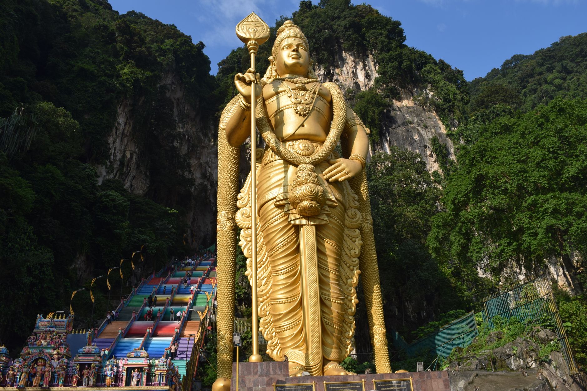 batu caves hindu temple statue